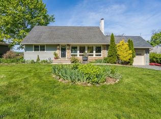 23 Georges Pl, Clinton, NJ 08809