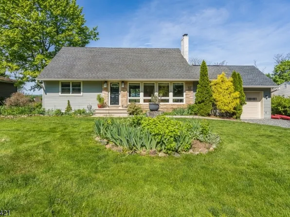 23 Georges Pl, Clinton Town, NJ 08809