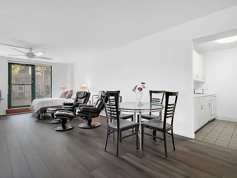 2250 Broadway #4P — Photo 2