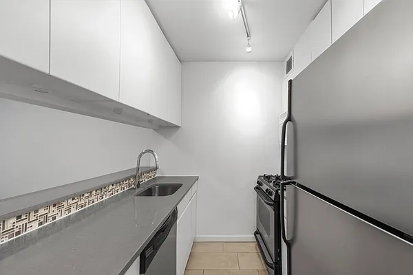 Rented by Charney Real Estate LLC | media 2
