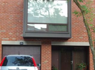 3714 Capri Ct #3714, Glenview, IL 60025