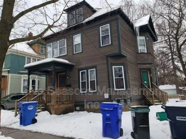 77 Loomis St, Burlington, VT 05401