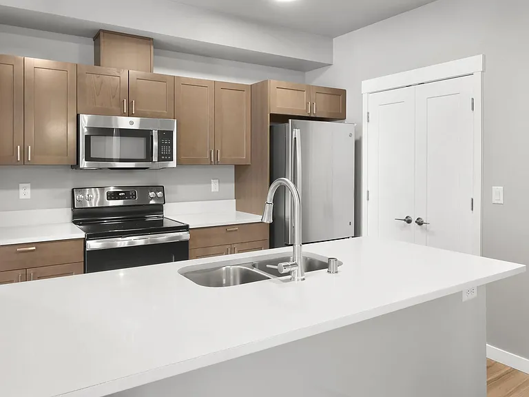 Kingsway Apartments — Photo 139