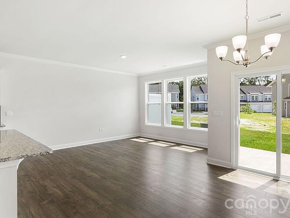 4th image of 58 Creekview Rd