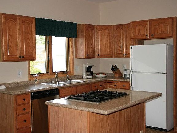 Eat-in kitchen