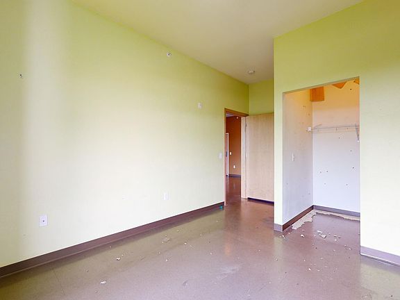 2nd image of 901 18 1/2 Ave NE APT 404