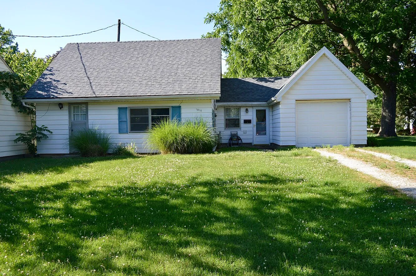1310 W Green St photo 1
