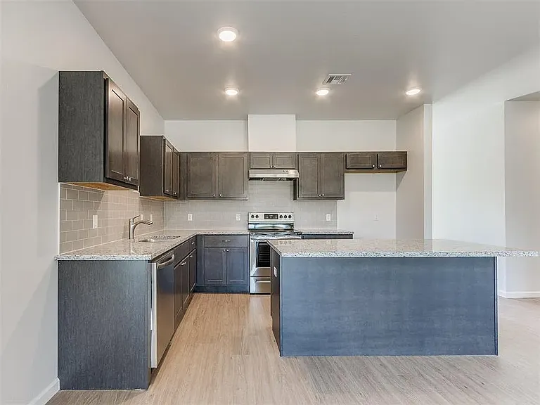 125 Jennifer Ave — Photo 7