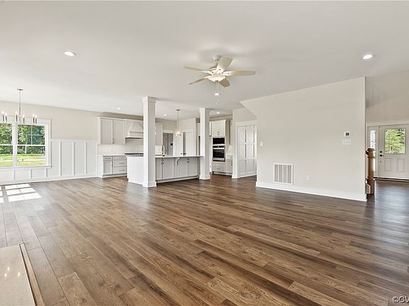 4th image of 9570 Seven Sisters Dr