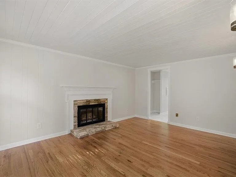 9470 Hillside Dr — Photo 17