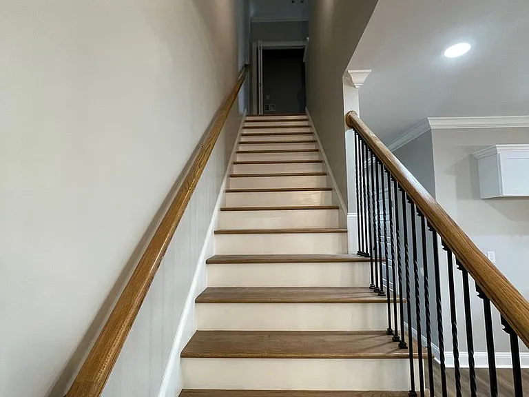 625 E 3rd St #11 — Photo 13