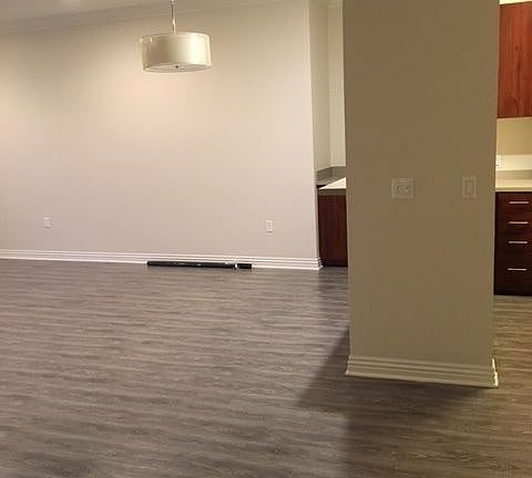 4th image of 11120 Huston St #311