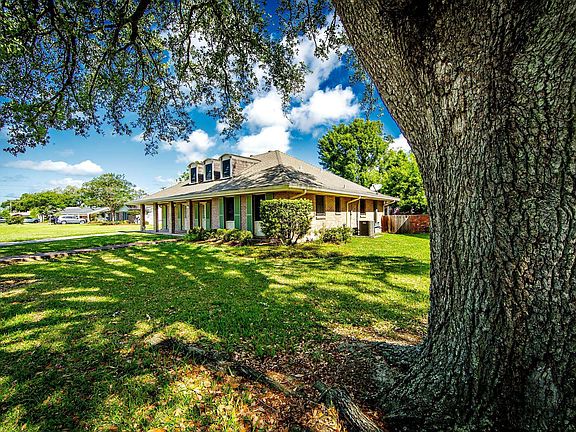 3rd image of 504 Winfield Blvd