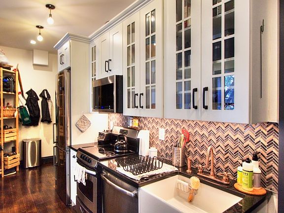 4th image of 119 Kent Ave #C2