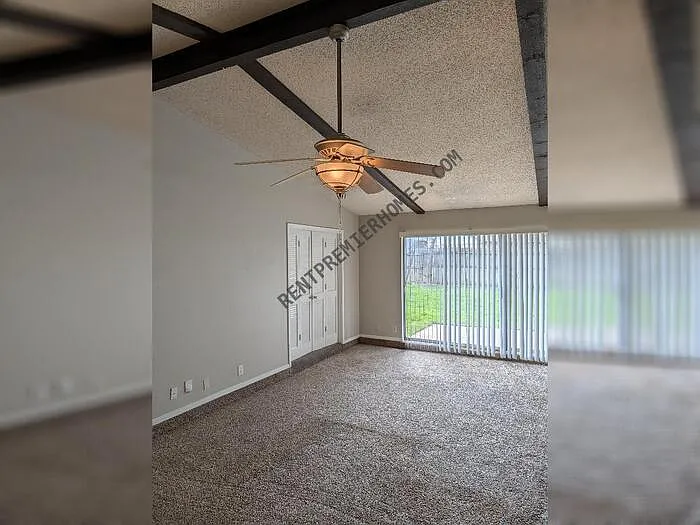 6912 Westglen Dr — Photo 15