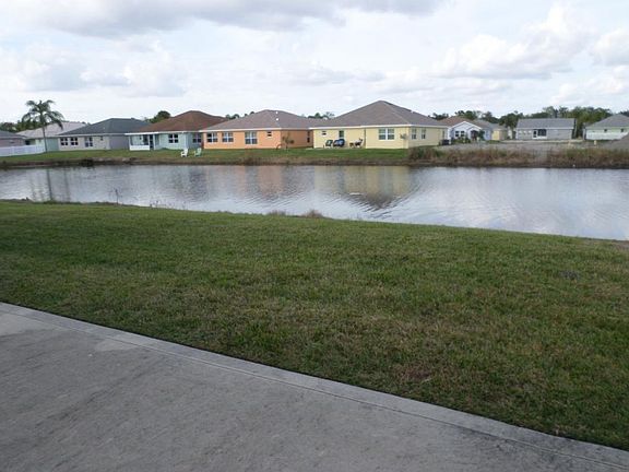 2nd image of 687 SE 26th Dr