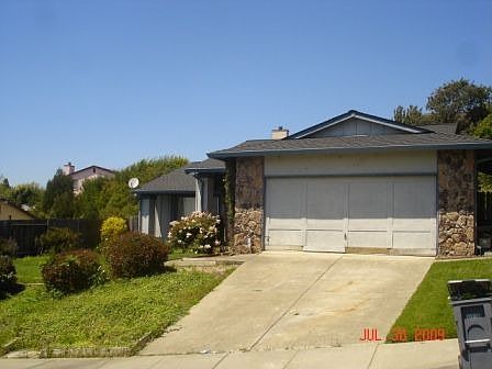 1st image of 565 Phoenix Cir