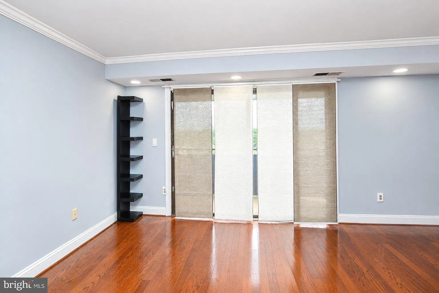 Woodlake Towers Condo — Photo 3
