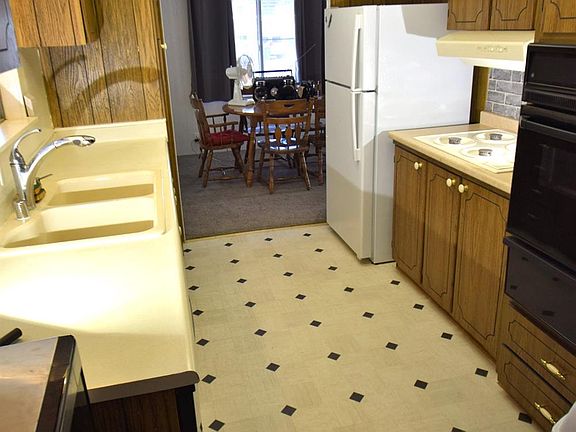 2nd image of 131 Lily Ave