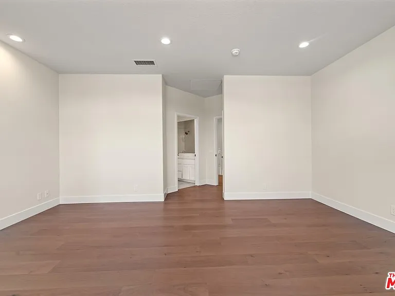 18500 Saint Moritz Dr — Photo 47