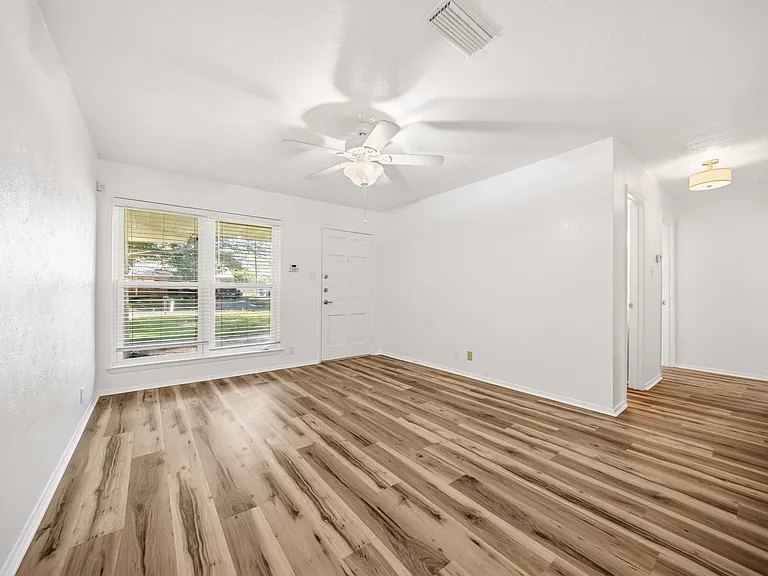111 Sandy Ln — Photo 10