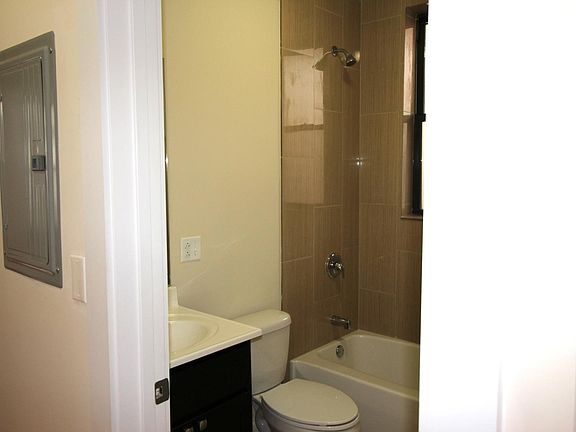 4th image of 2542 W Augusta Blvd #2540-2R