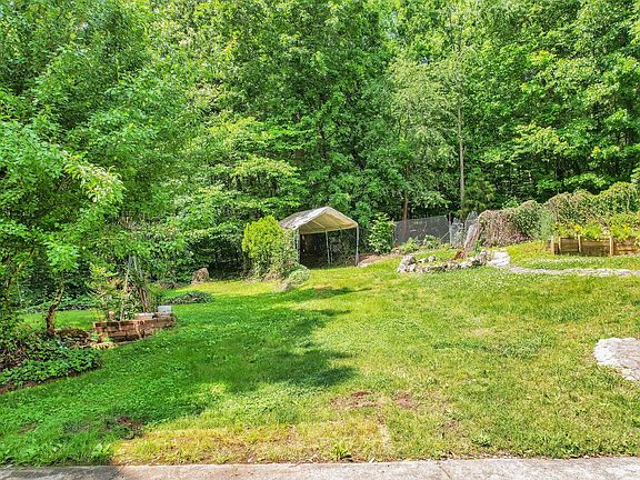 4th image of 143 Oak Hill Ct NE