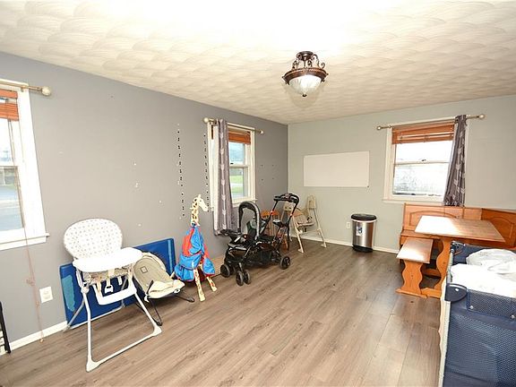 5th image of 11 Francis Dr
