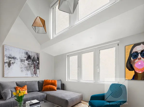 314 East 50th Street image 3 of 10