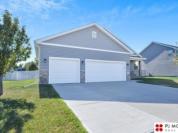 3rd image of 2127 Skyhawk Ave