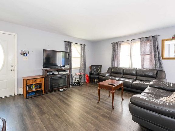 3rd image of 18 Aster Ln