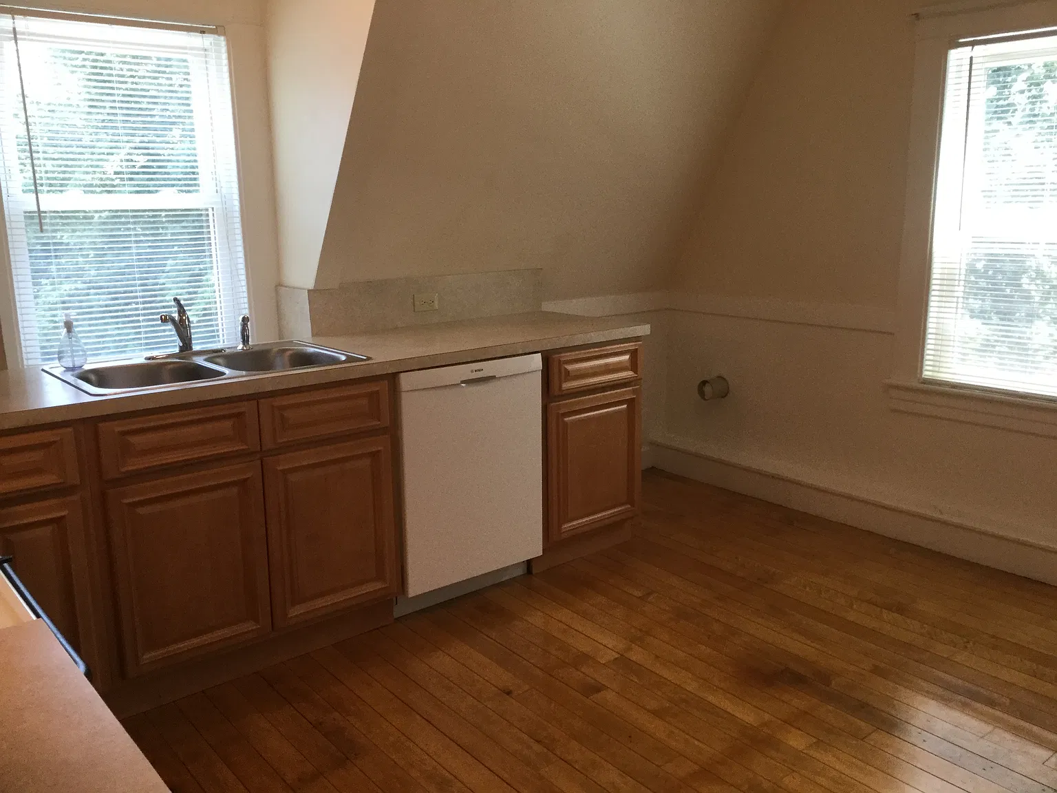 2 bed, $1,600 — Photo 4