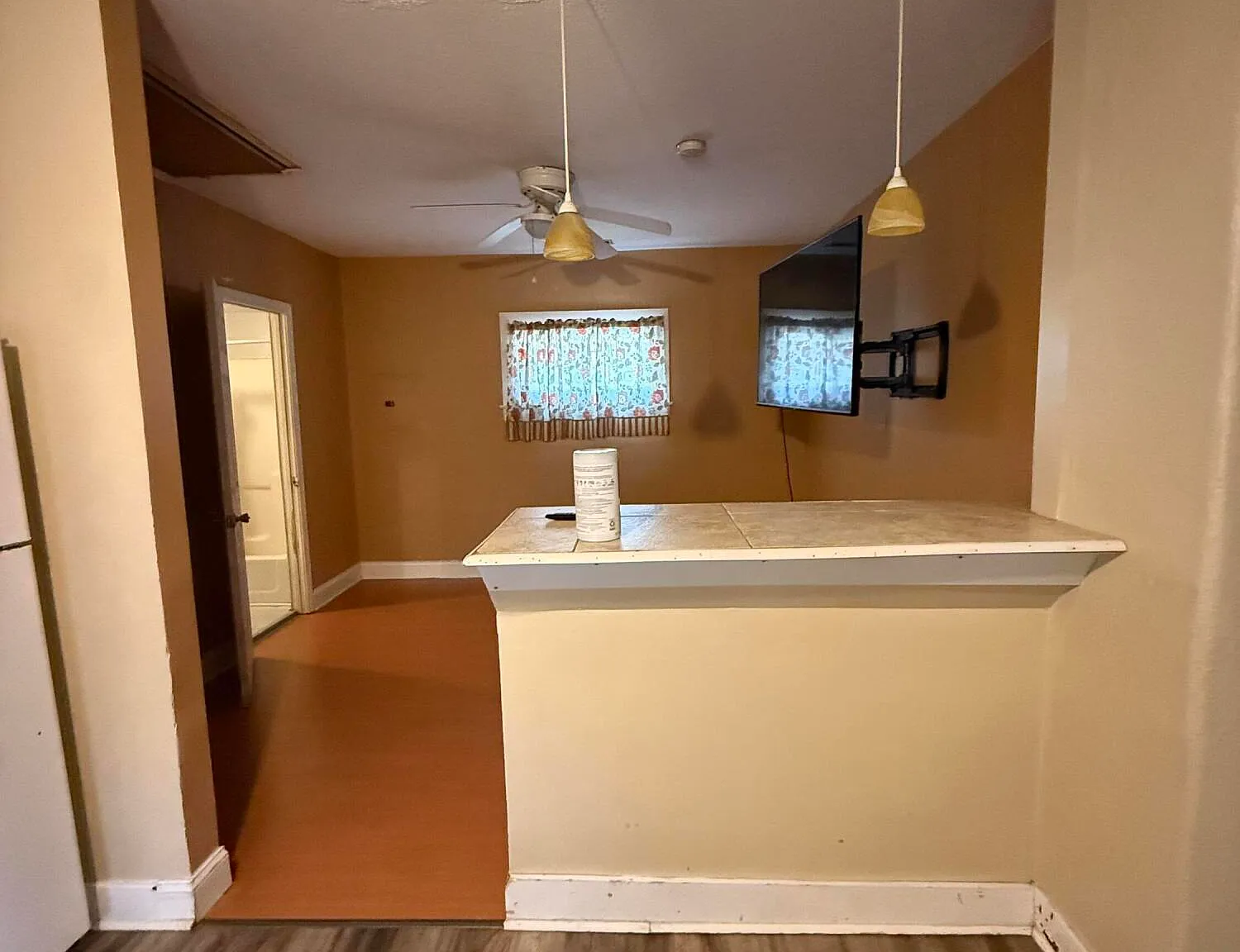 3 bed, 1.0 bath, 1120 sqft, $1,550 — Photo 4