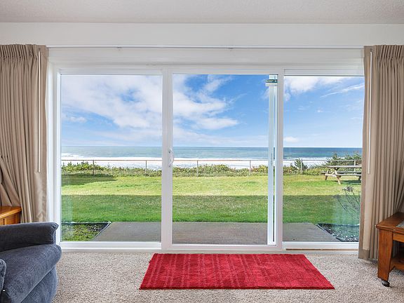 4th image of 4229 SW Beach Ave #7