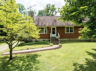 8 S Locust Lake Rd, Blairstown, NJ 07825