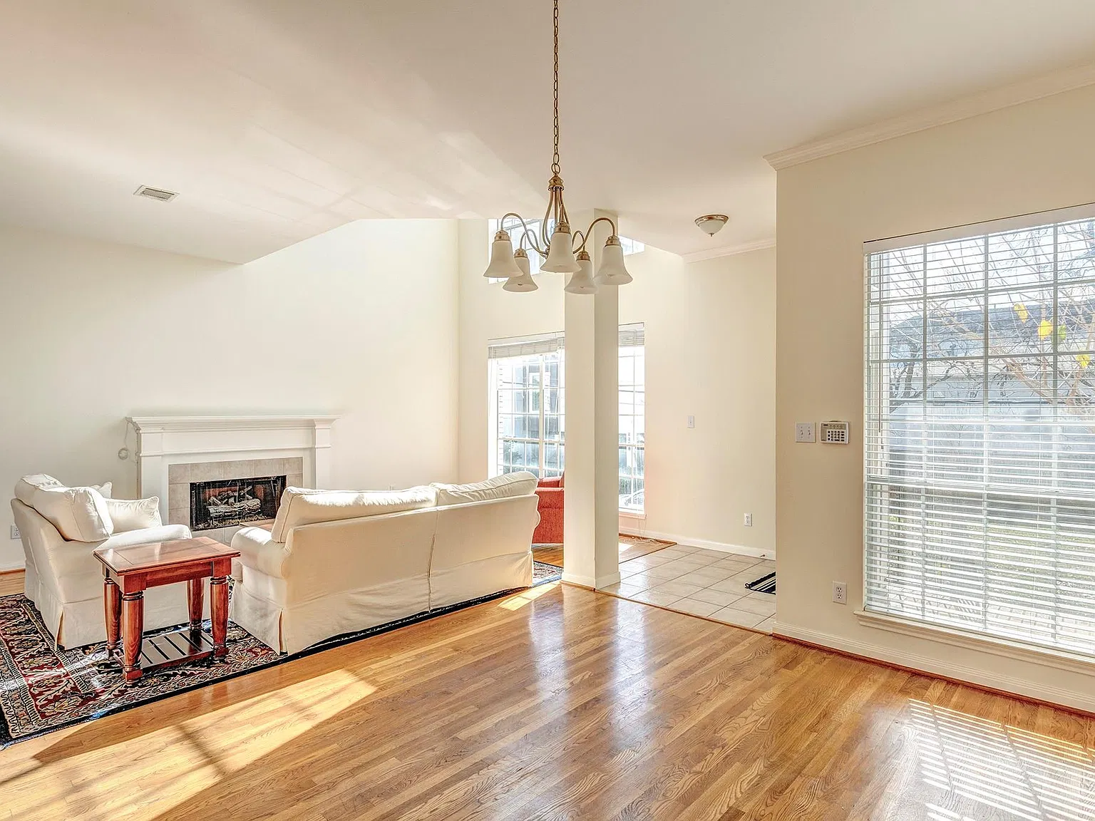 2 bed, 2.0 bath, 2224 sqft, $3,200 — Photo 3
