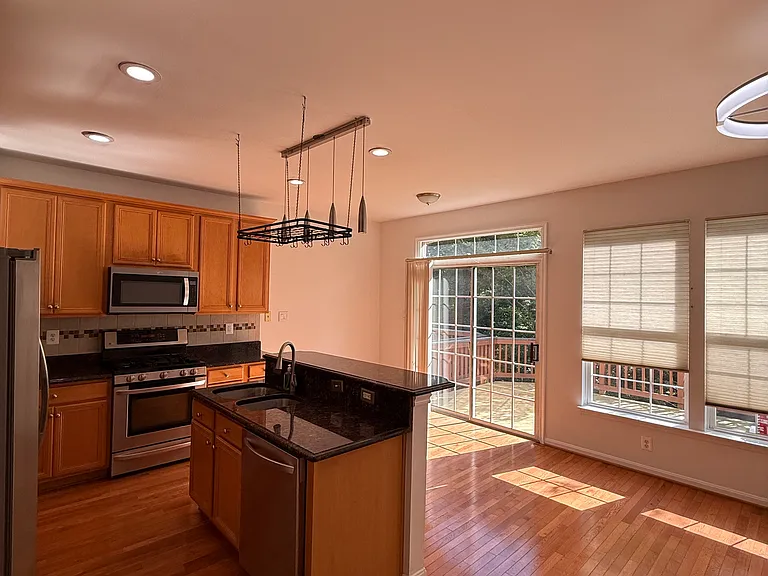 8555 Wyngate Manor Ct — Photo 12