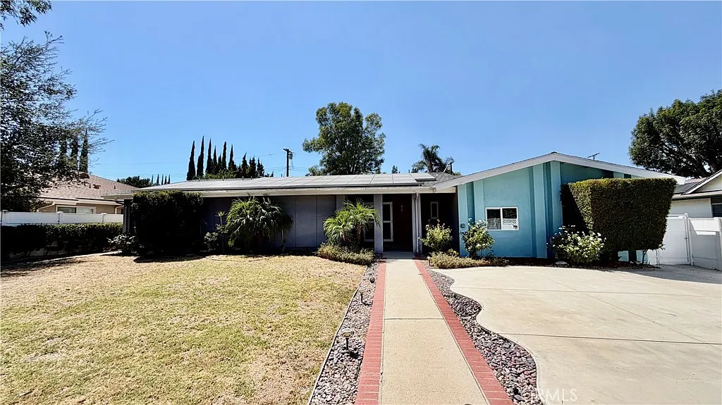 3 bed, 1910 sqft, $5,249 — Photo 1