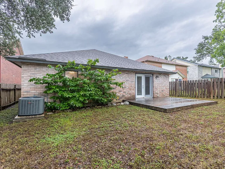 21514 Longwood — Photo 31