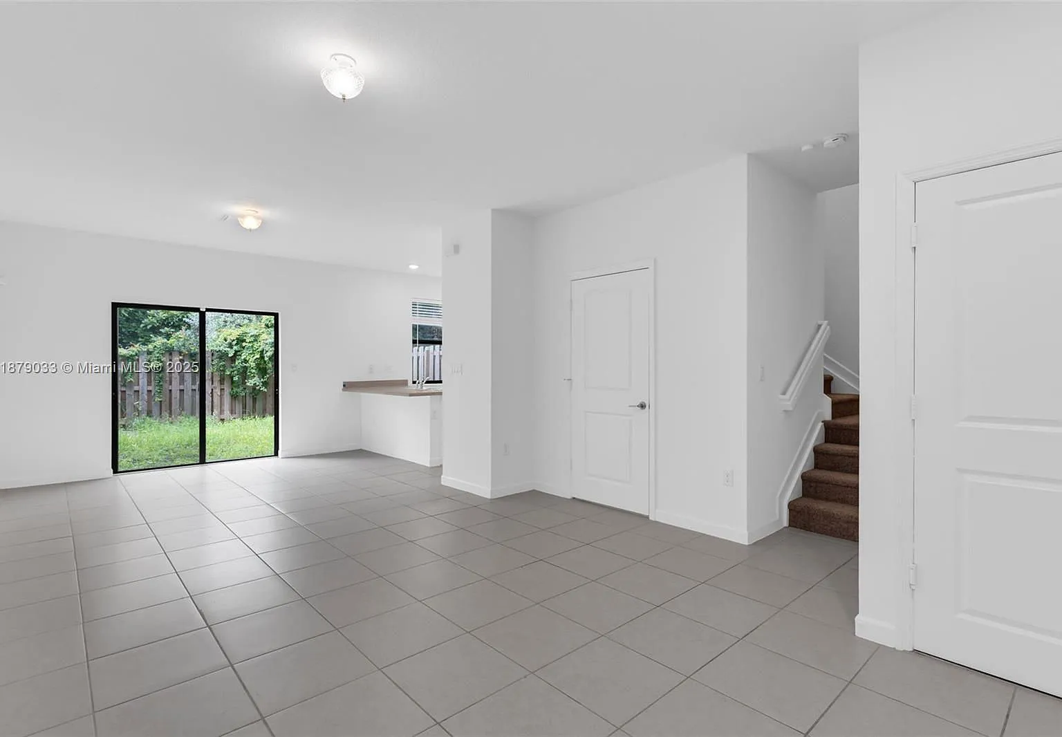 3 bed, 2.5 bath, 1695 sqft, $2,450 — Photo 3
