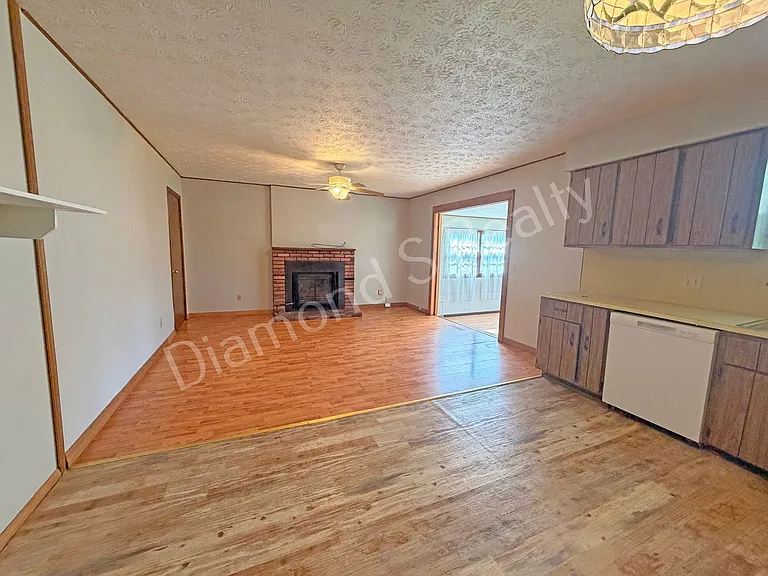 2264 E Nora St — Photo 7