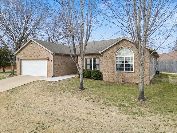 3rd image of 2 Hudson Ln