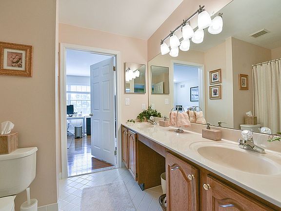 4th image of 110 Pembrooke Cir