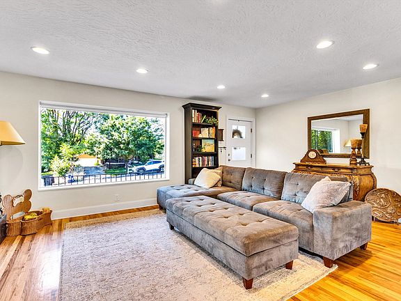 2nd image of 2080 Sands Dr