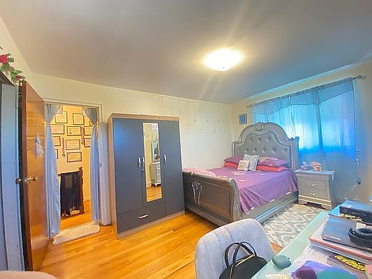 3rd image of 810 E 220th St Floor 2