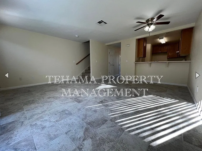 1070 Lakeside Dr — Photo 15