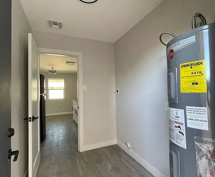 2726 E Culver St #B — Photo 35