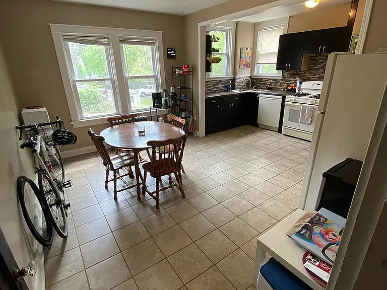 375 Gross St — Photo 6