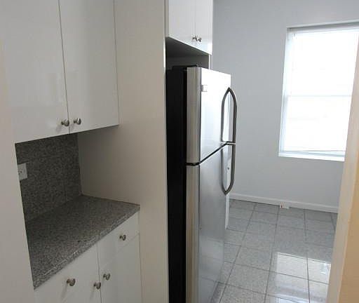 5th image of 4520 43rd St APT 3F