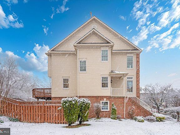 3rd image of 15825 Glacier Ct